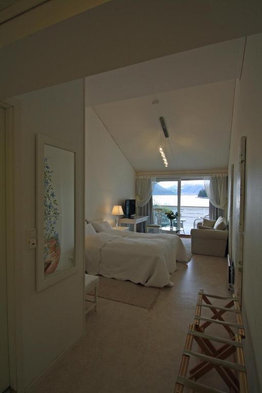 Sunde Fjord Hotel, Free And Easy Parking Solavagen Chambre photo
