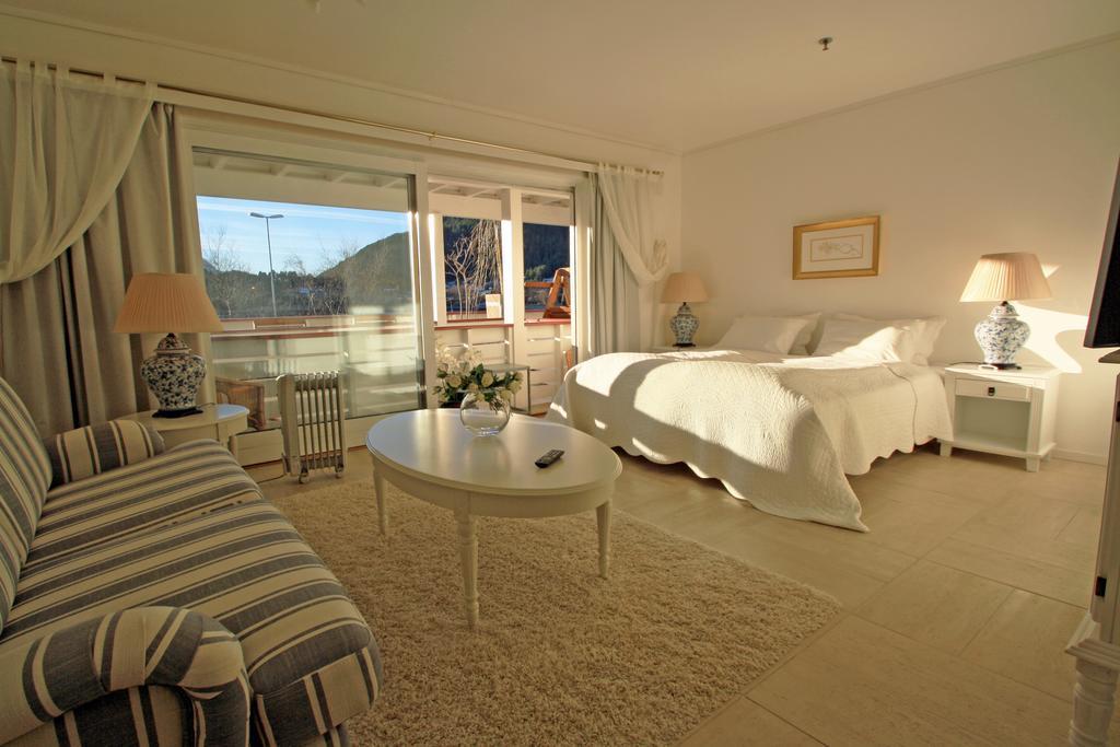 Sunde Fjord Hotel, Free And Easy Parking Solavagen Extérieur photo
